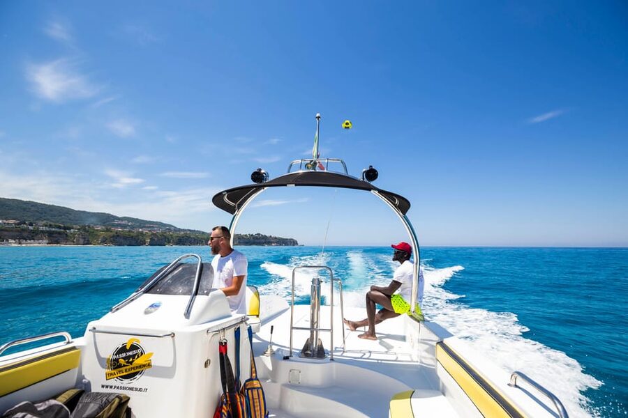 Tropea: Parasailing Experience - Meeting at the green lighthouse