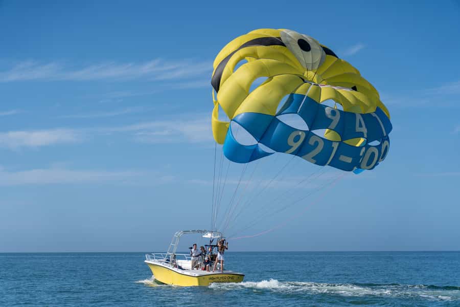 Venice, FL: Parasailing Adventure - What happens at the 509 N Tamiami Trail meeting point