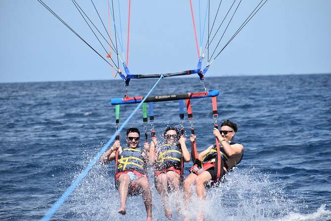 Waikiki: Parasailing in Hawaii - Flying above Waikiki instead of simply looking at it