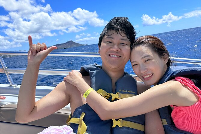Waikiki: Parasailing in Hawaii - The crew, launch, and landing