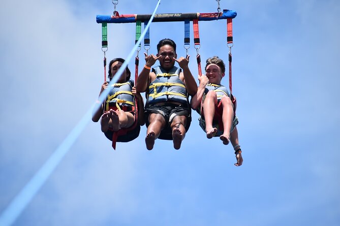 Waikiki: Parasailing in Hawaii - The optional splash at the end